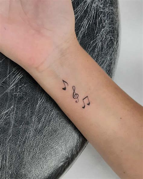 Tatuagem nota musical delicada  2